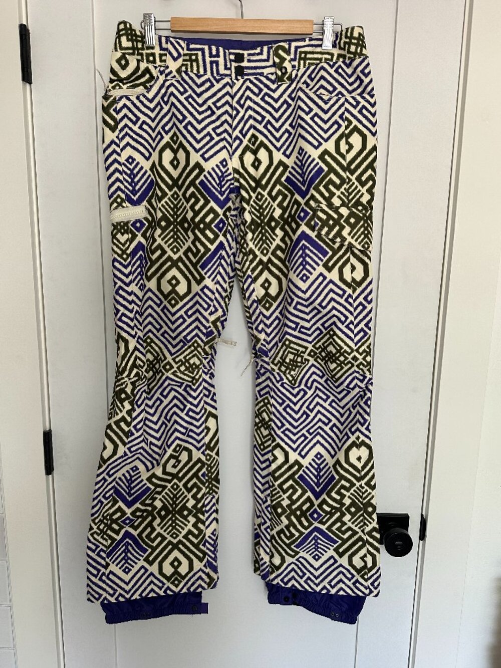 Burton Women’s Snowboard Pants – Size Medium